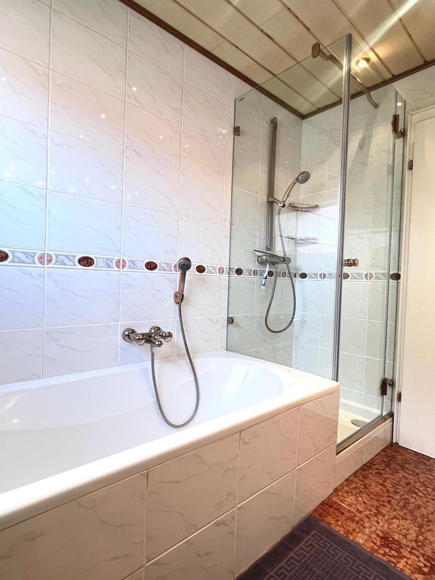 Privates Ferienhaus Mit Pool & Whirlpool Zentral In Bad Dürkheim Exterior foto